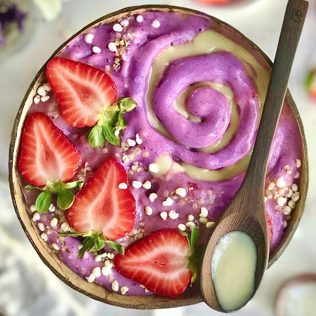 Strawberry Pitaya Smoothie Bowl